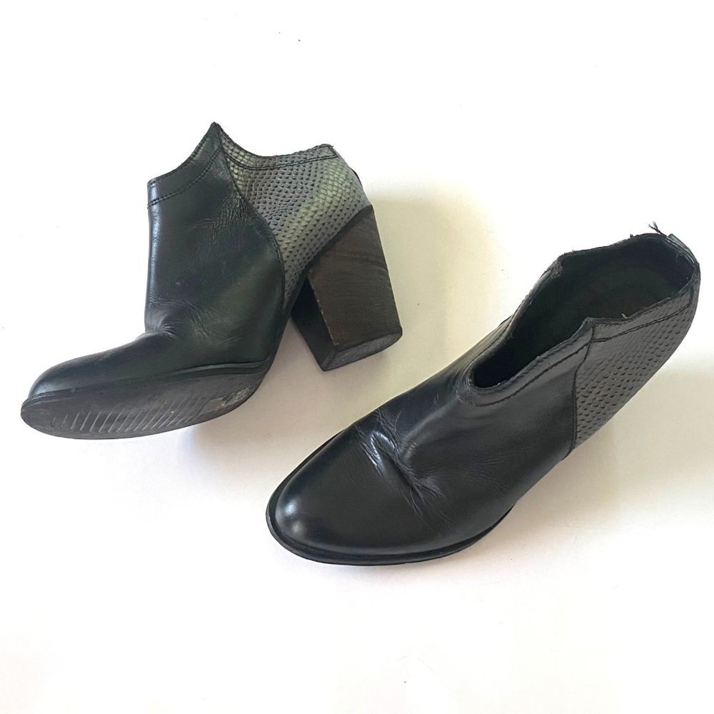 size 38 (US‎ 7) Kaanas leather black ankle booties heel boots reptile back